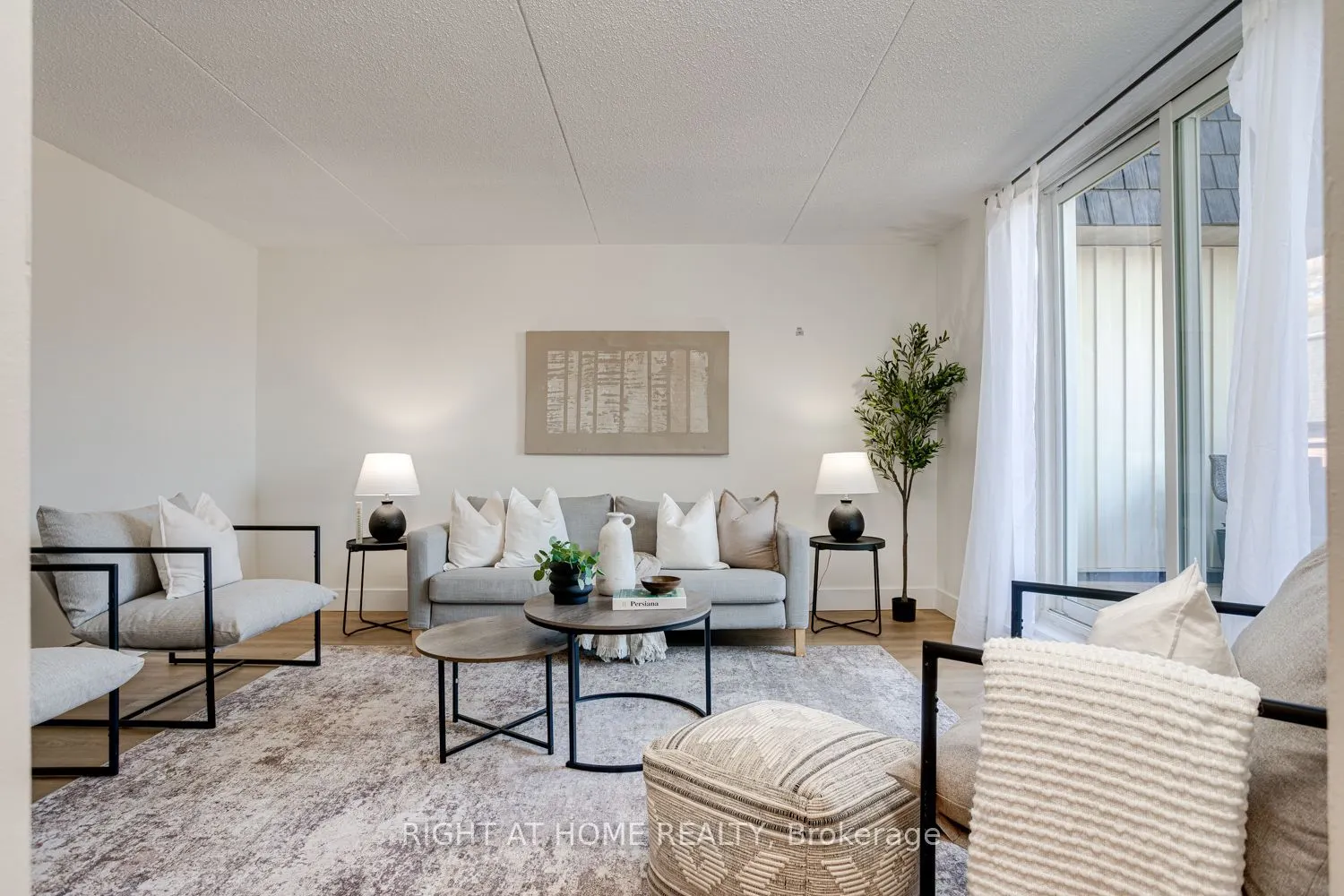 580 Mary Street E #207