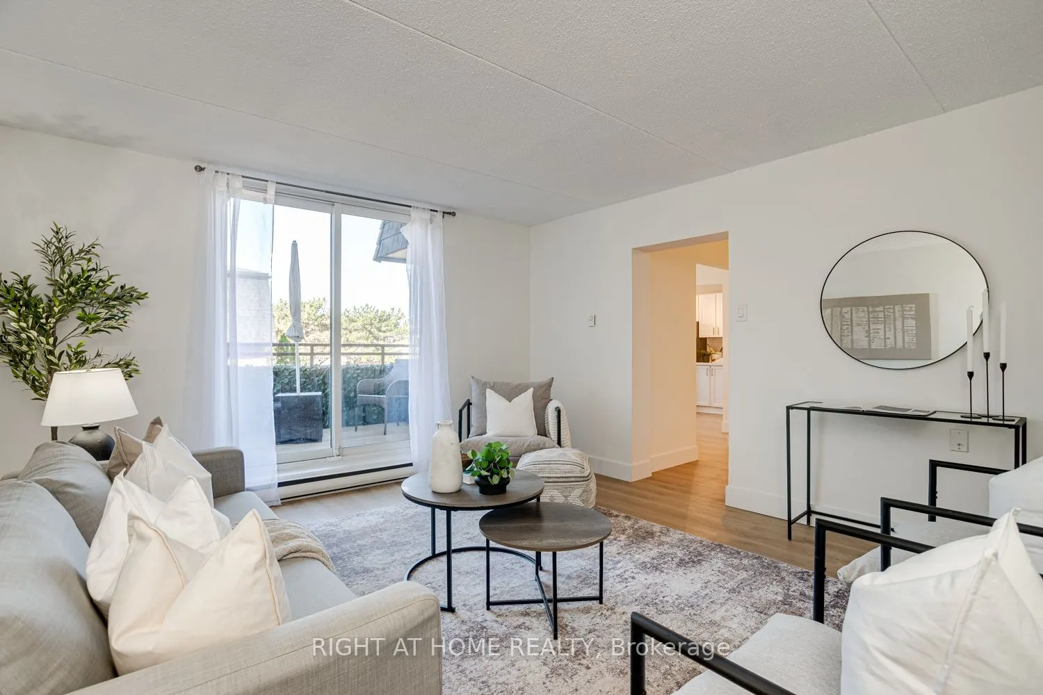 580 Mary Street E #207