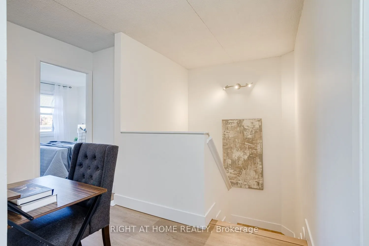 580 Mary Street E #207
