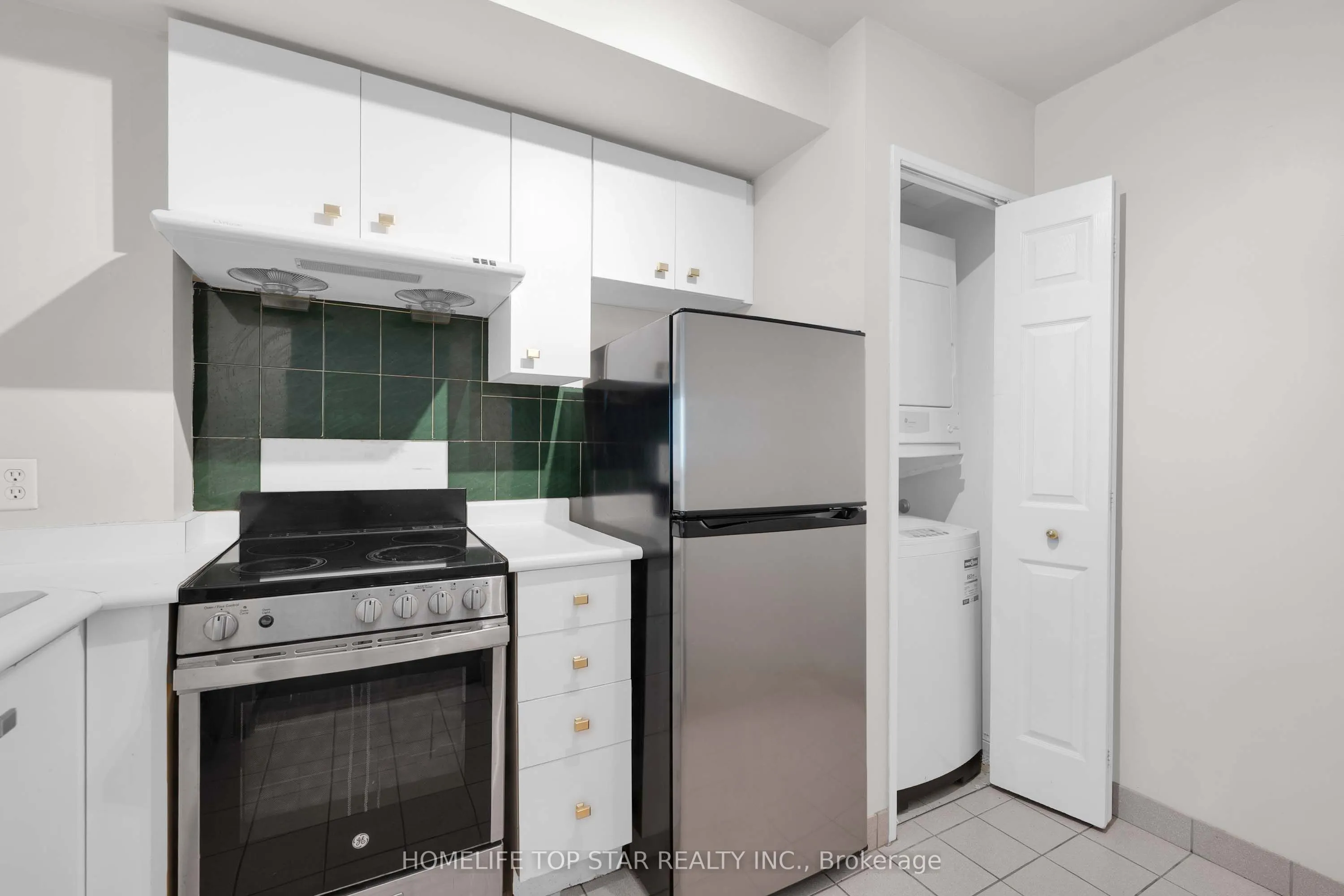 8 Lee Centre Drive #1011