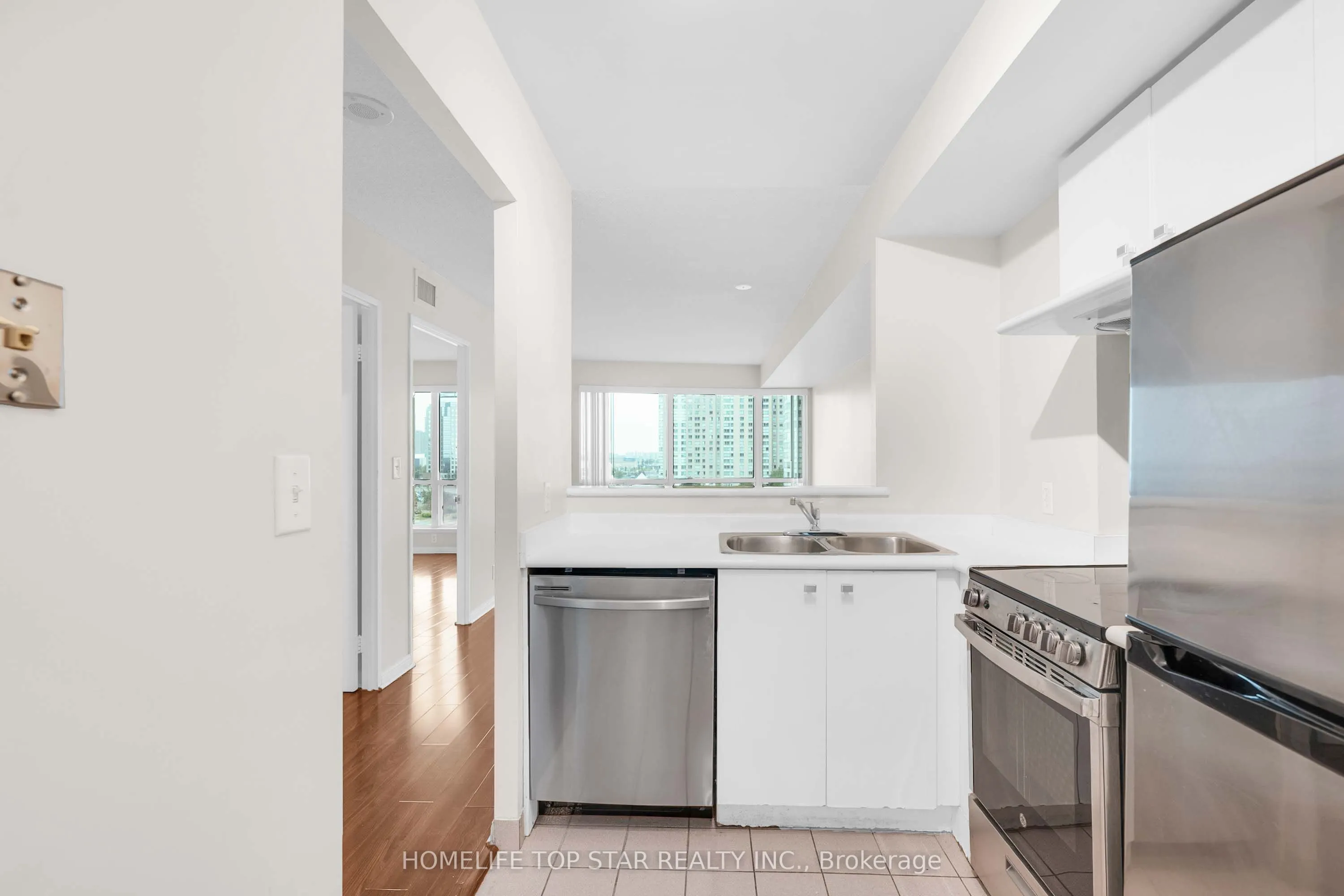 8 Lee Centre Drive #1011