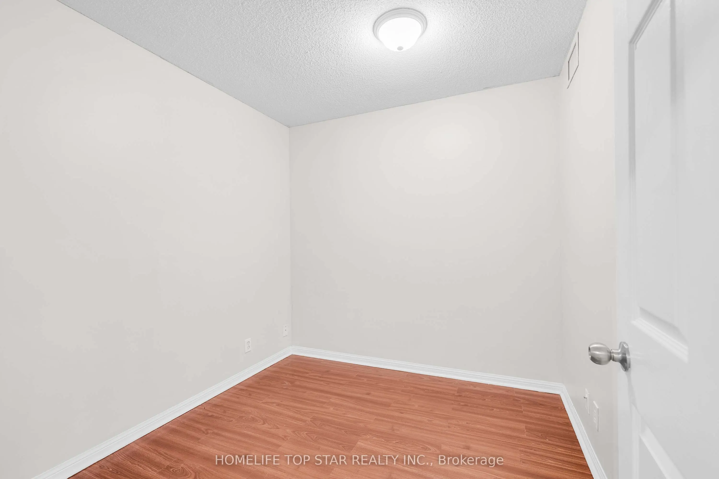 8 Lee Centre Drive #1011