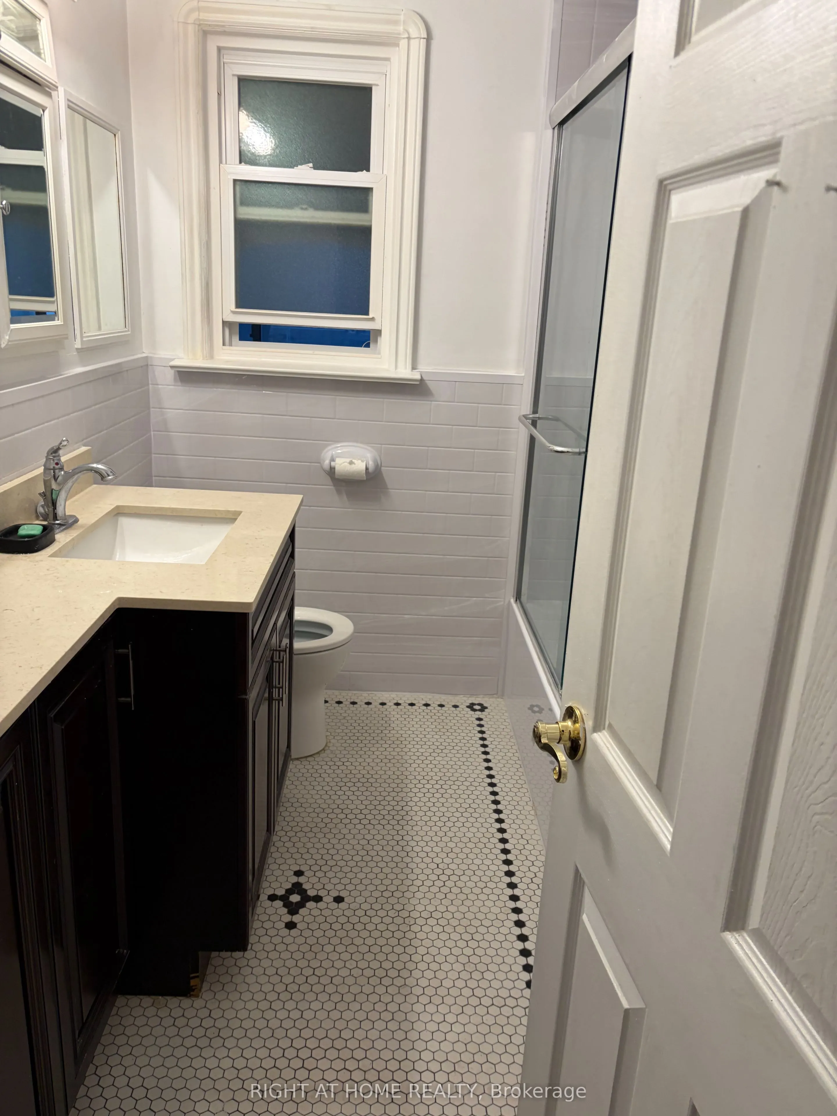 43 Ridgemoor Avenue #Main Floor