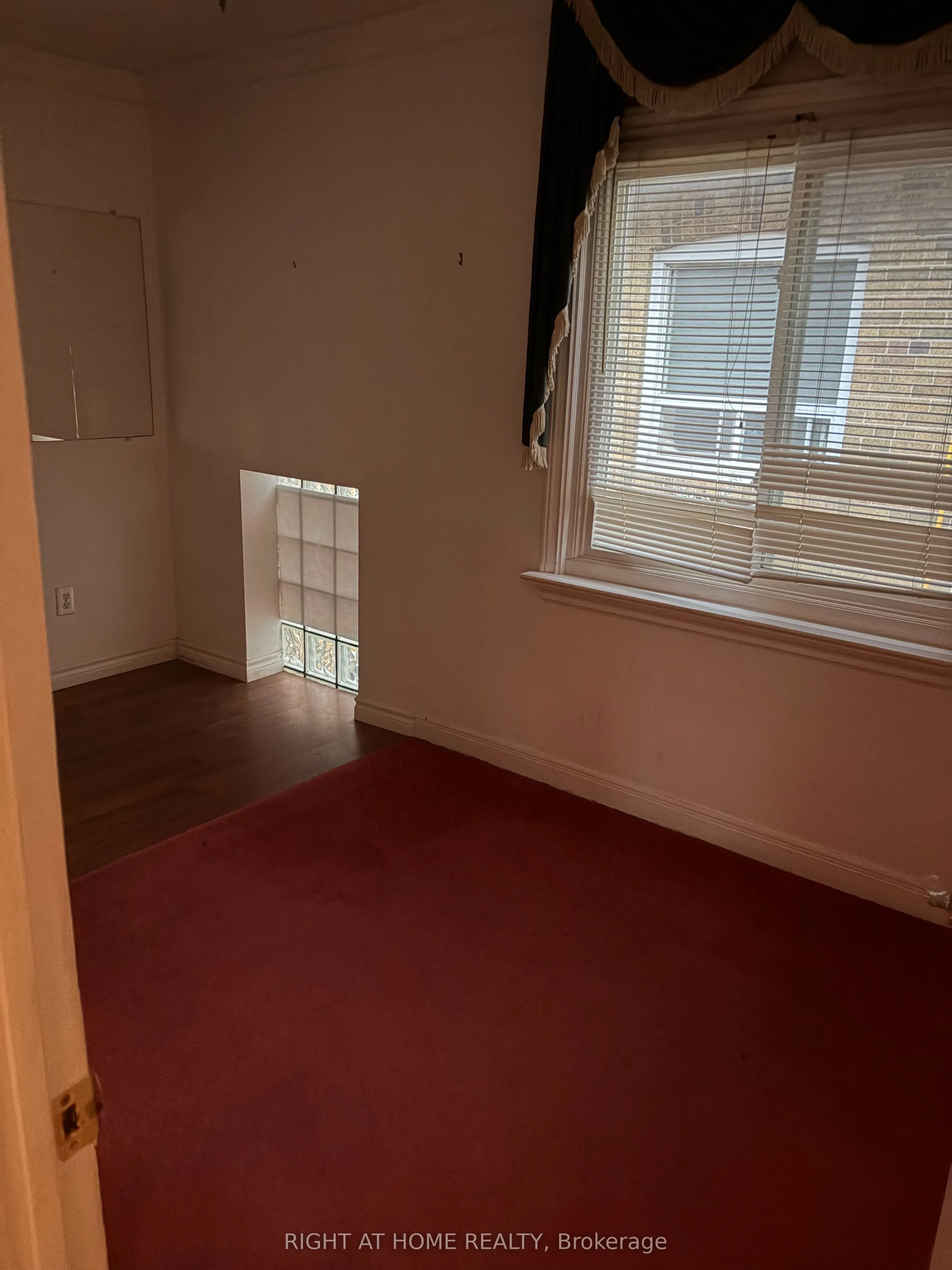 43 Ridgemoor Avenue #Main Floor
