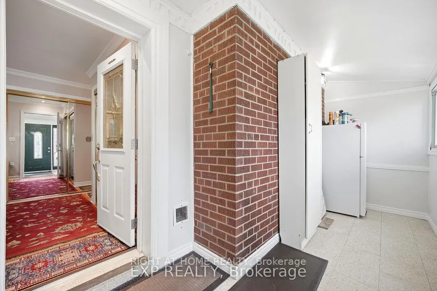 43 Ridgemoor Avenue #Main Floor
