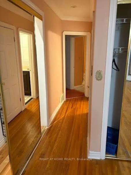 43 Ridgemoor Avenue #Main Floor