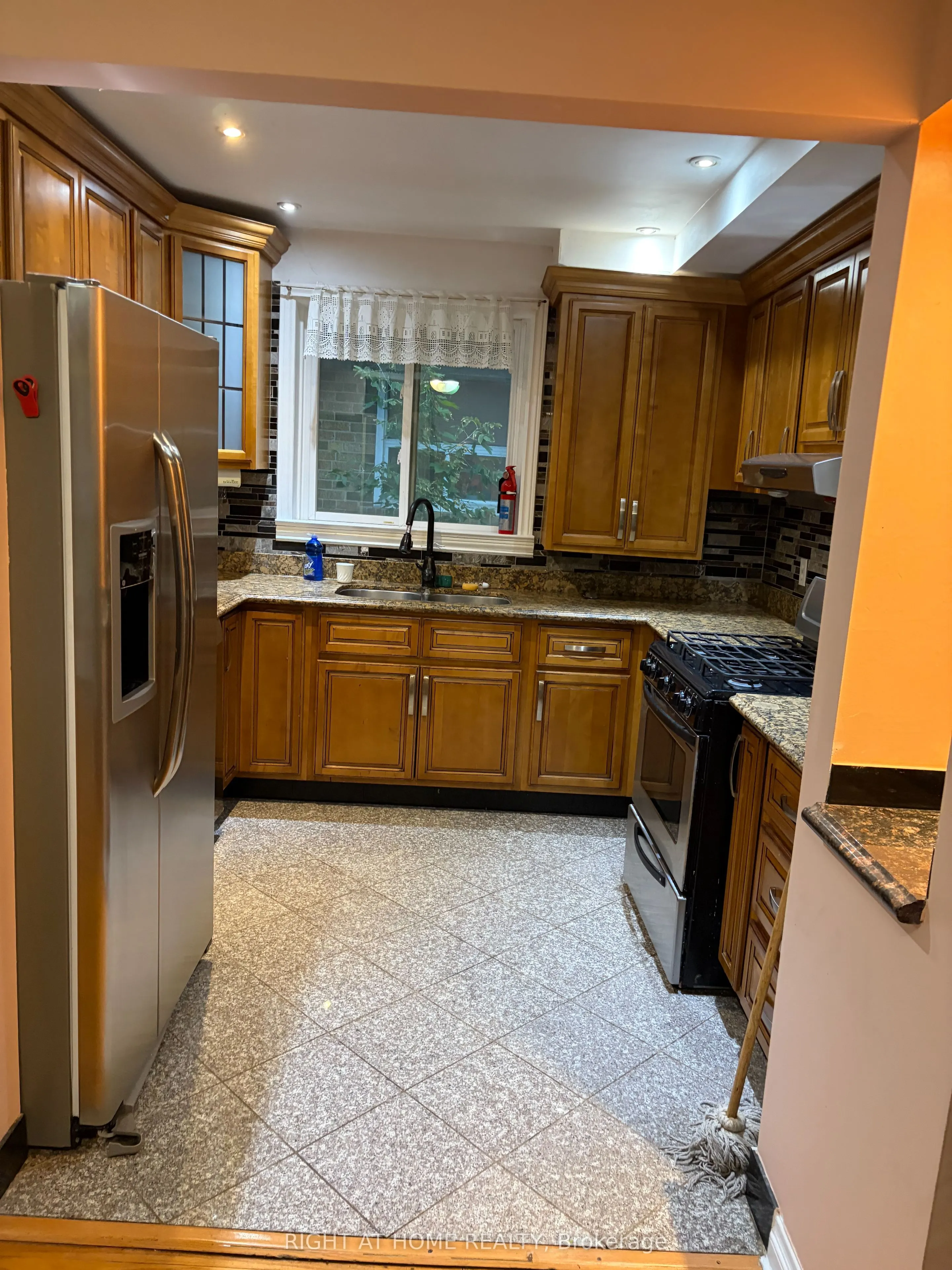 43 Ridgemoor Avenue #Main Floor