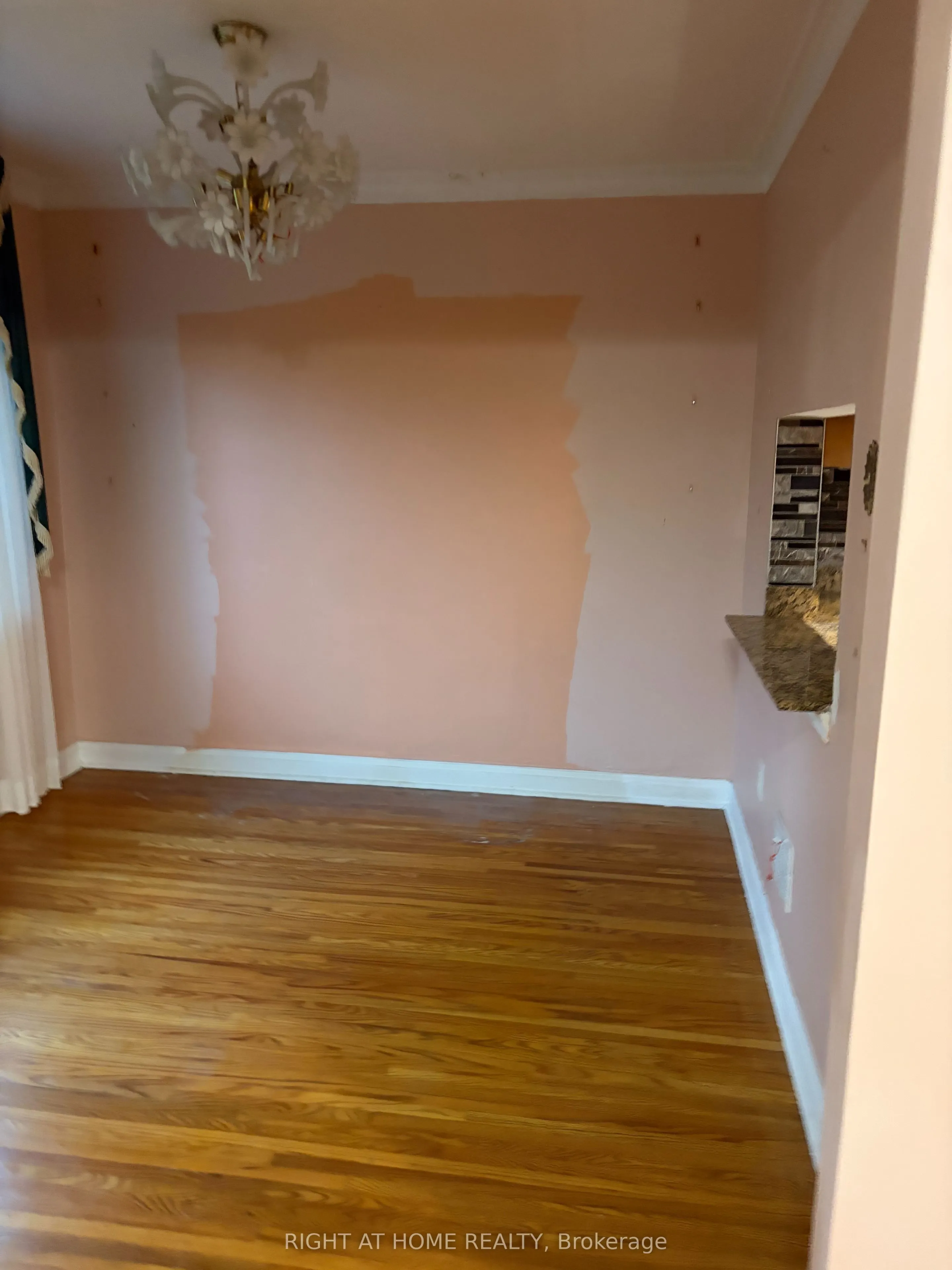 43 Ridgemoor Avenue #Main Floor