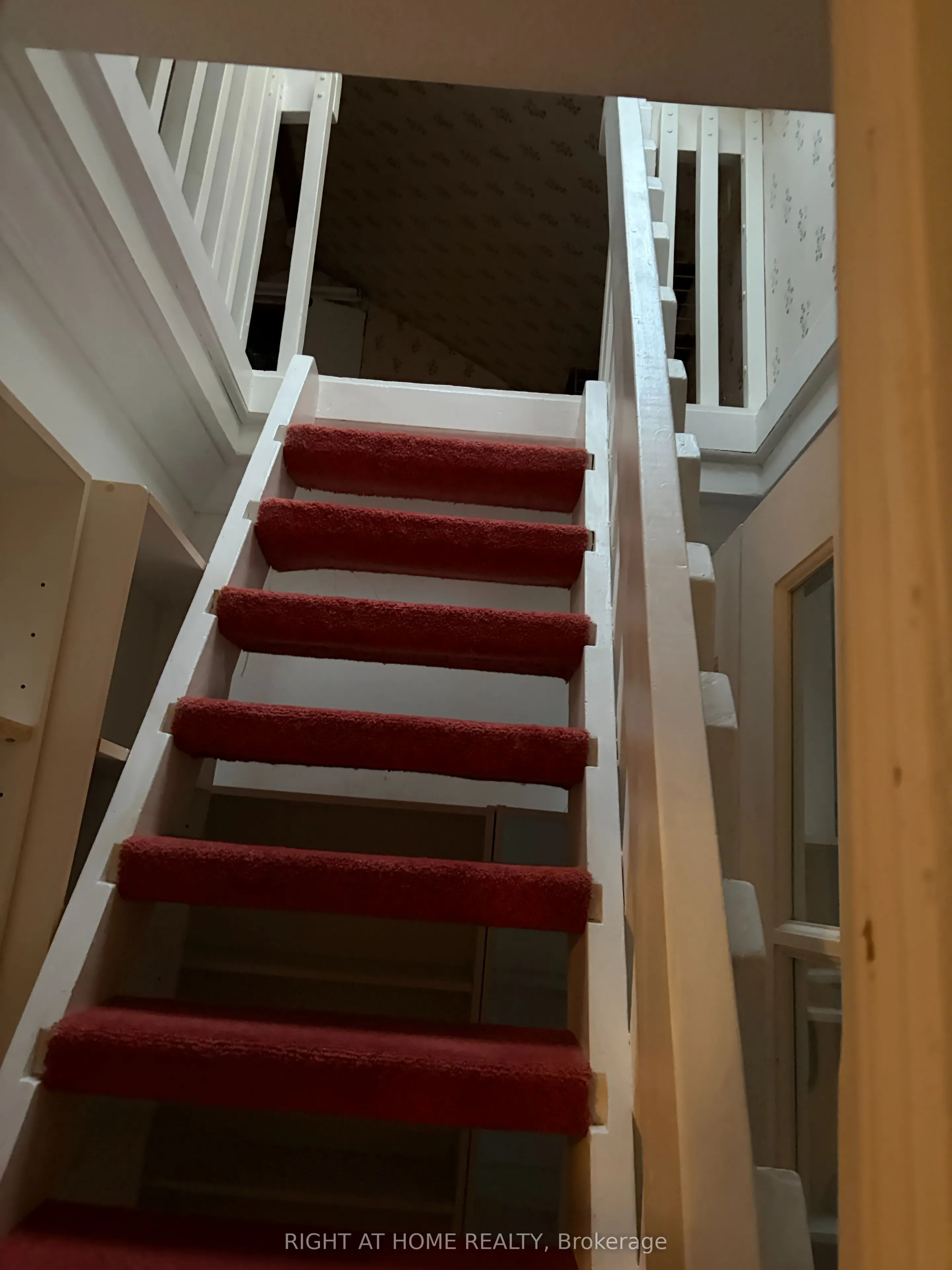 43 Ridgemoor Avenue #Main Floor
