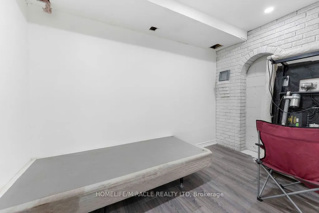 2037 Simcoe Street N #Basement