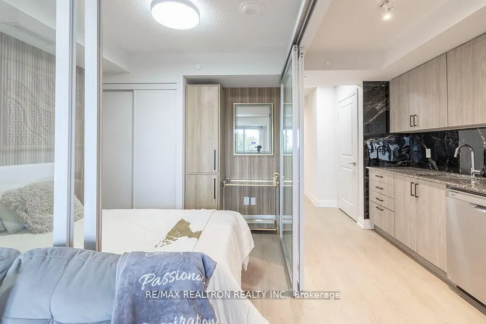 20 Meadowglen Place #322