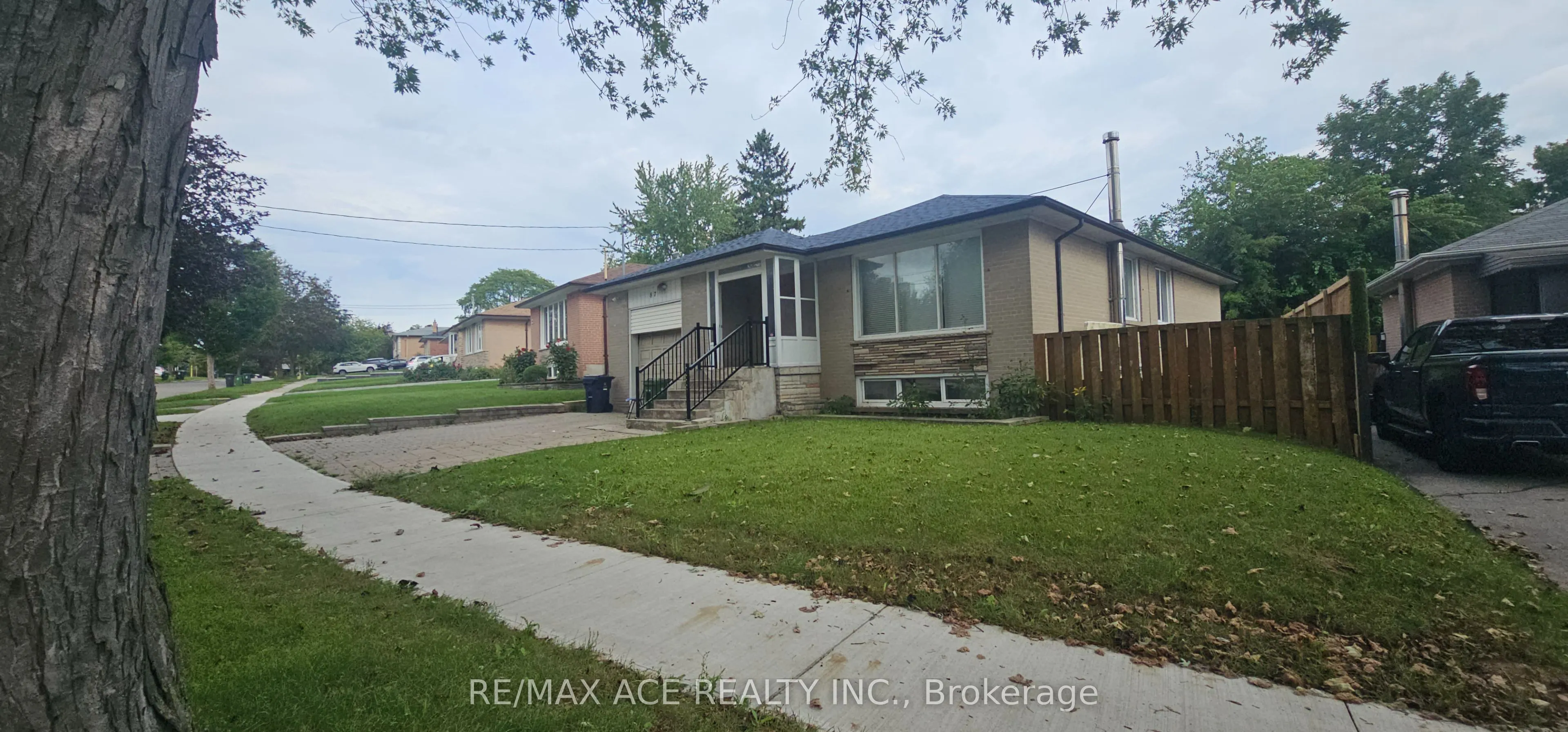 87 Lynnbrook Drive #Main