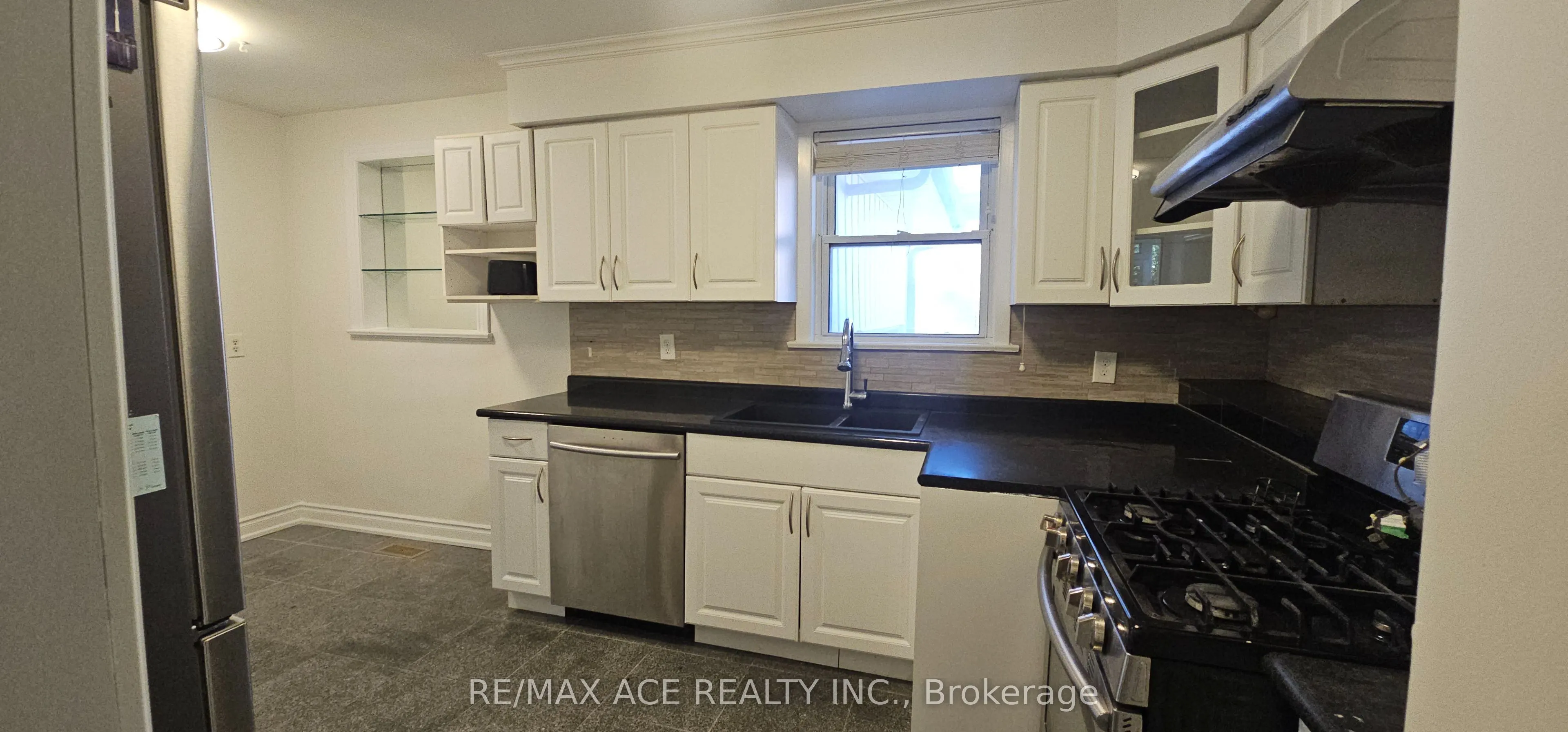 87 Lynnbrook Drive #Main