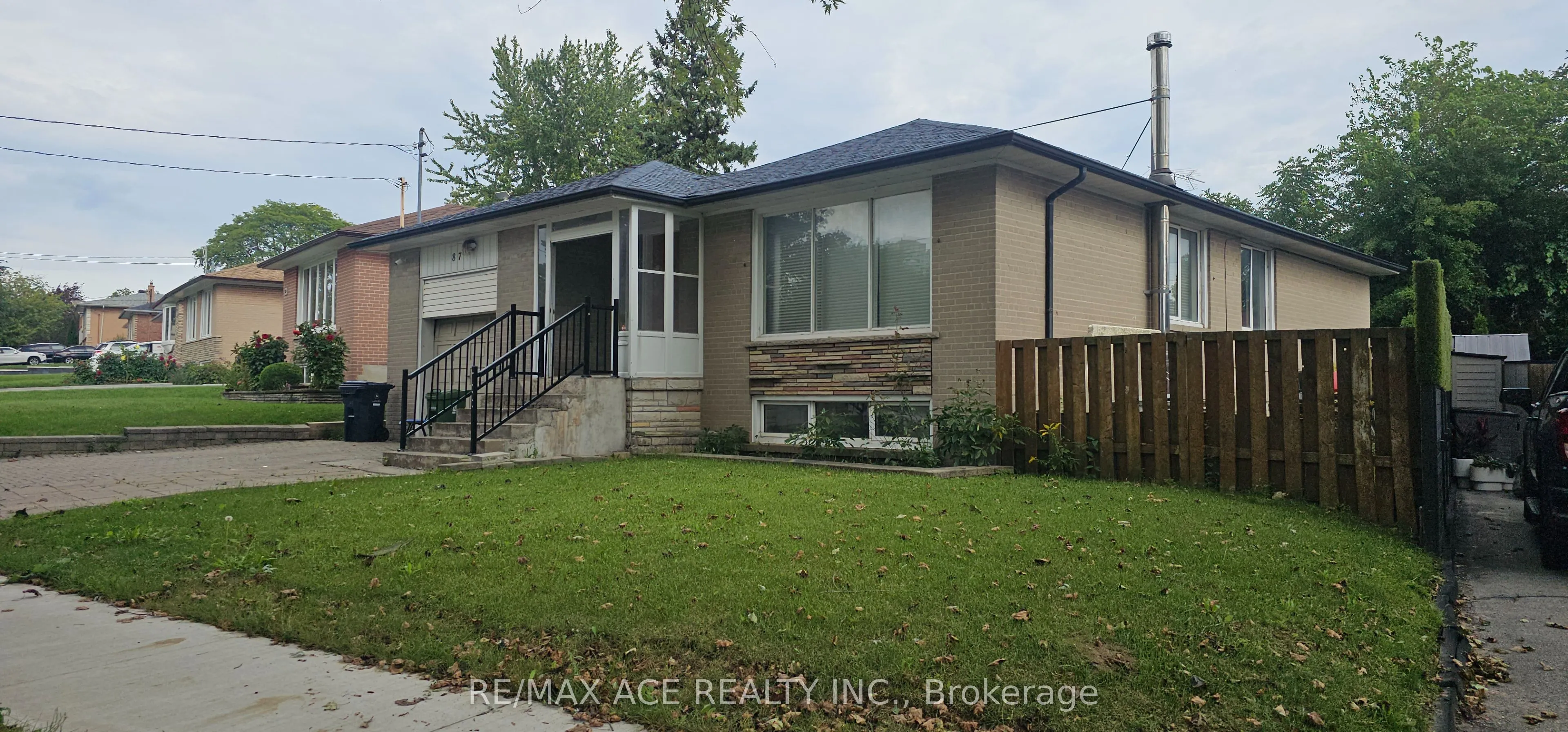 87 Lynnbrook Drive #Main