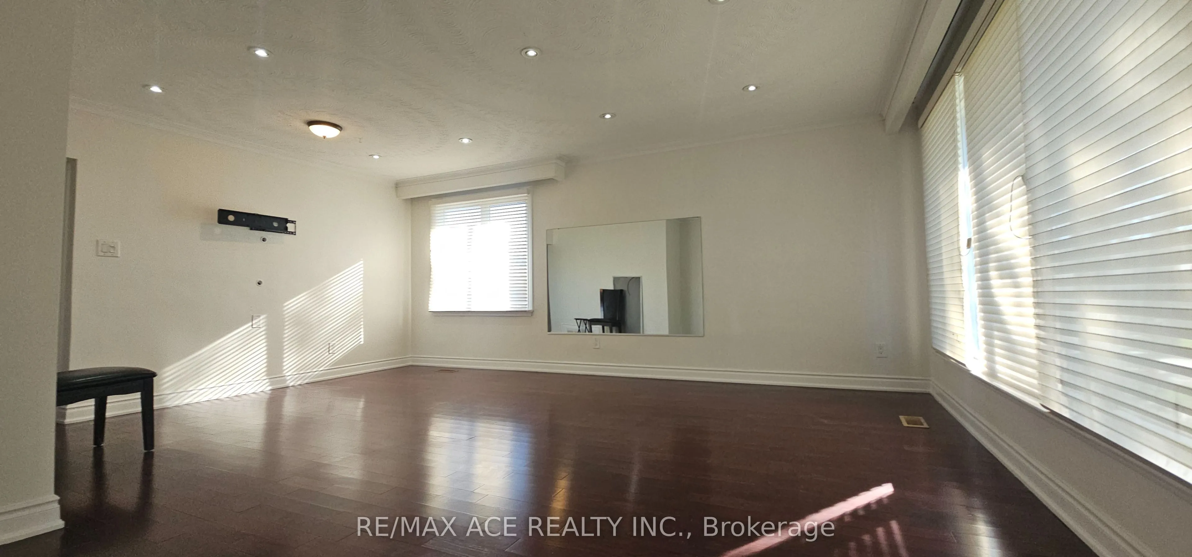 87 Lynnbrook Drive #Main
