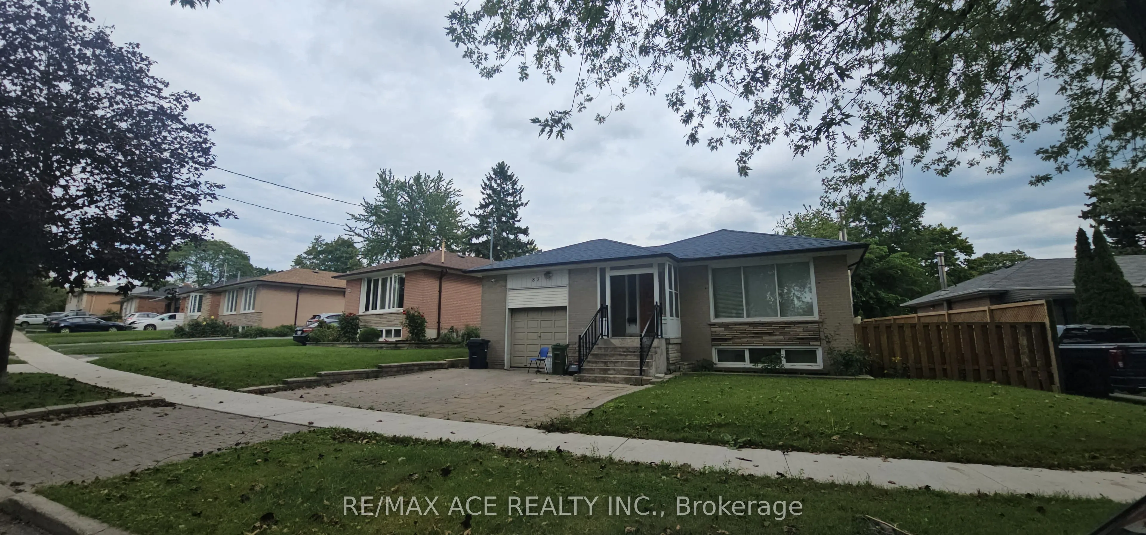 87 Lynnbrook Drive #Main
