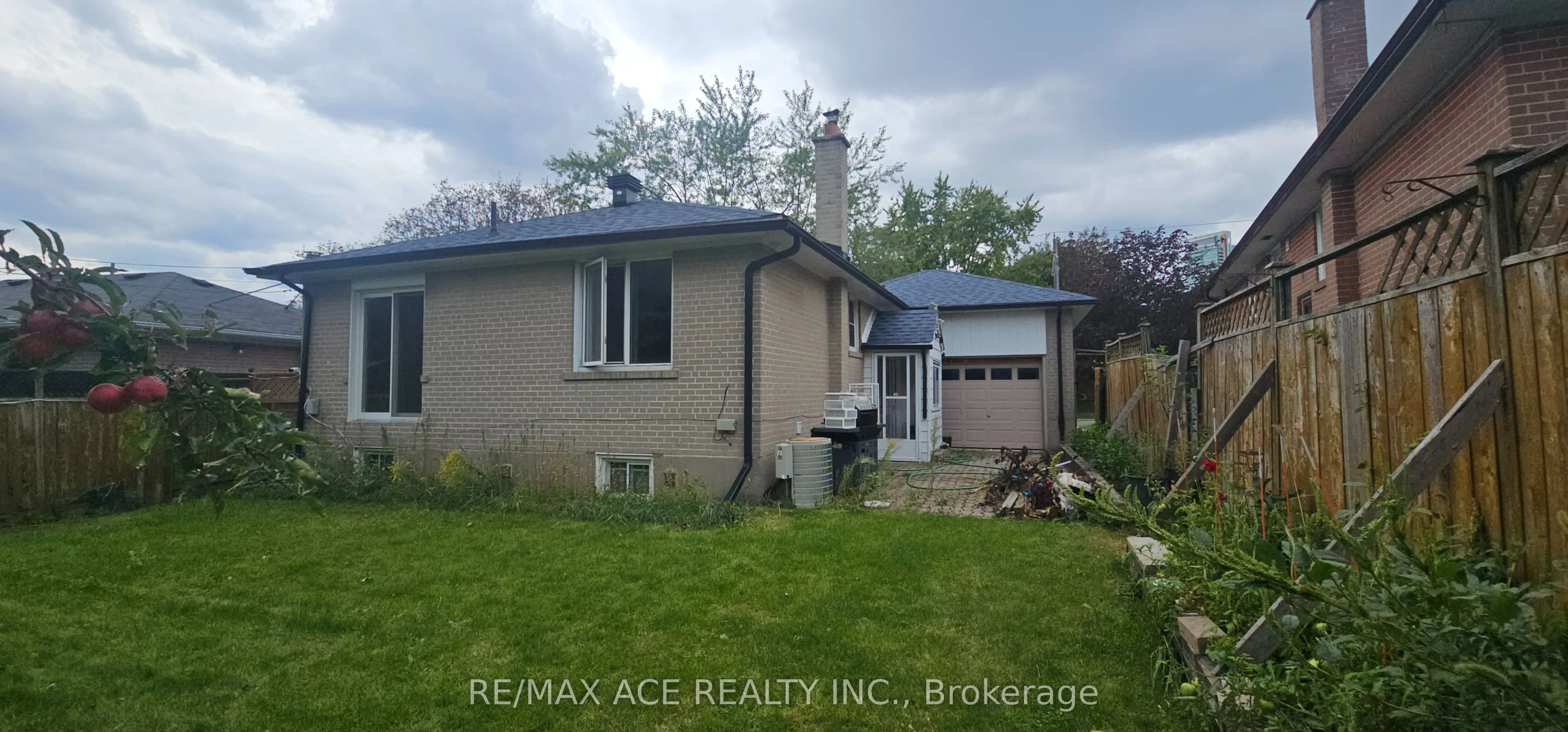 87 Lynnbrook Drive #Main