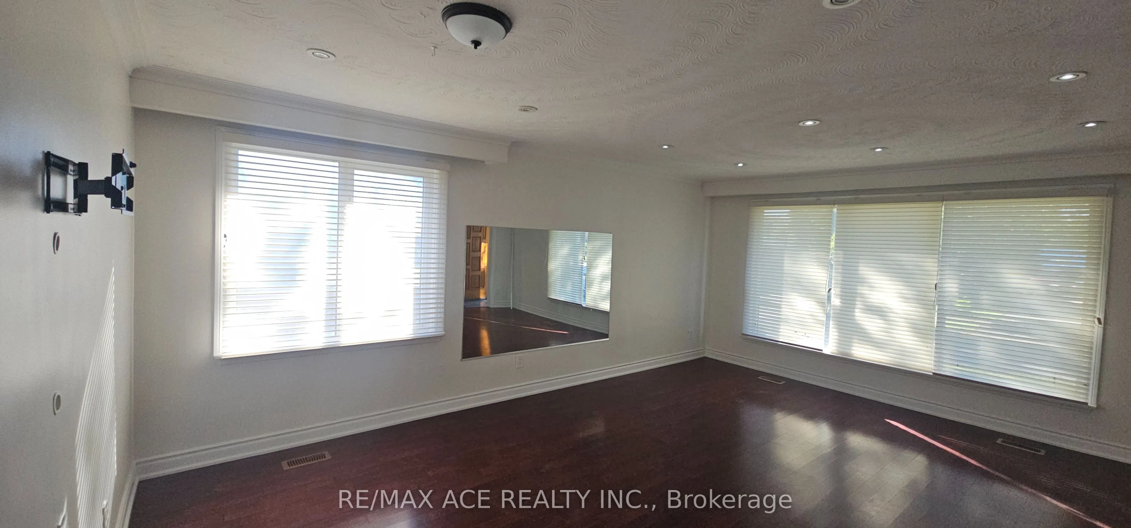 87 Lynnbrook Drive #Main