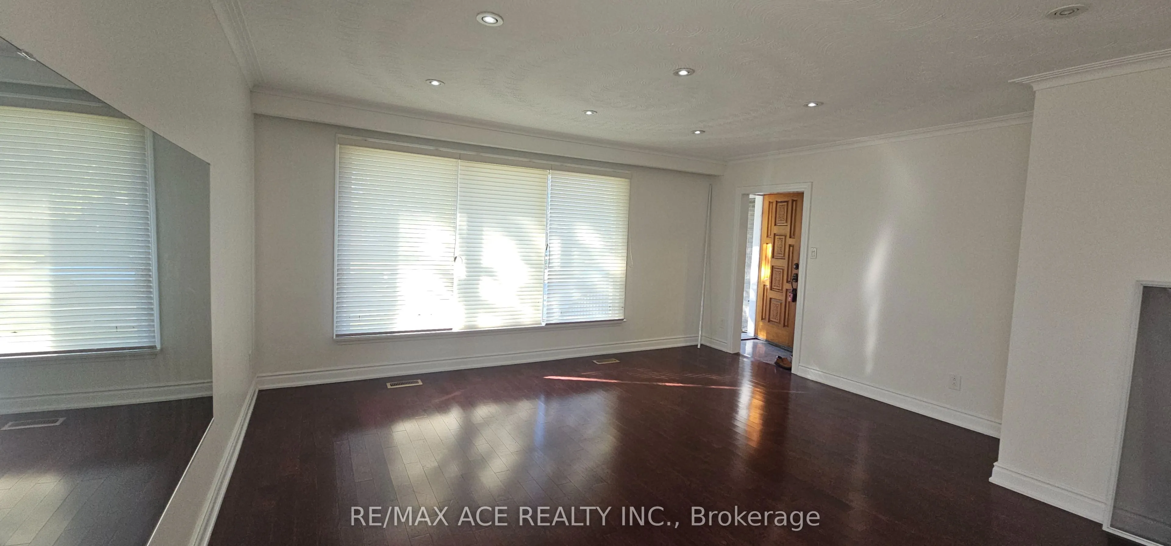 87 Lynnbrook Drive #Main