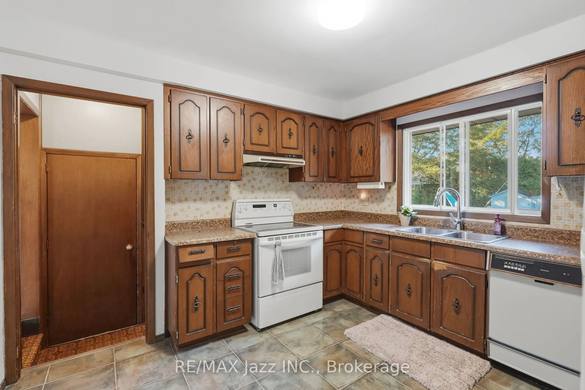 346 Conlin Road E