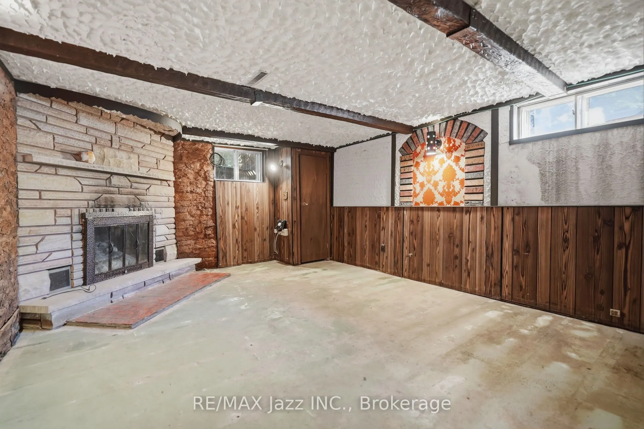 346 Conlin Road E