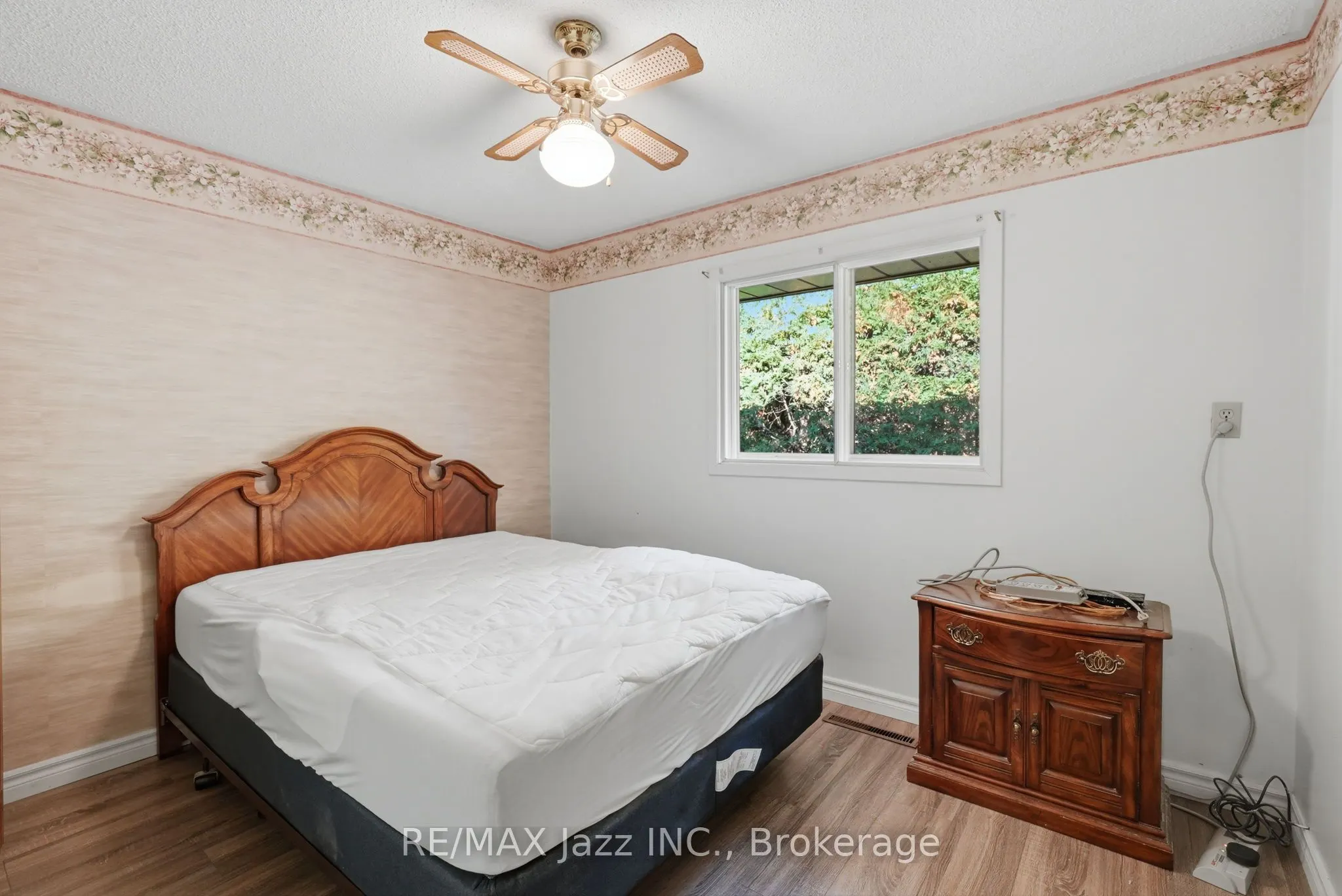 346 Conlin Road E