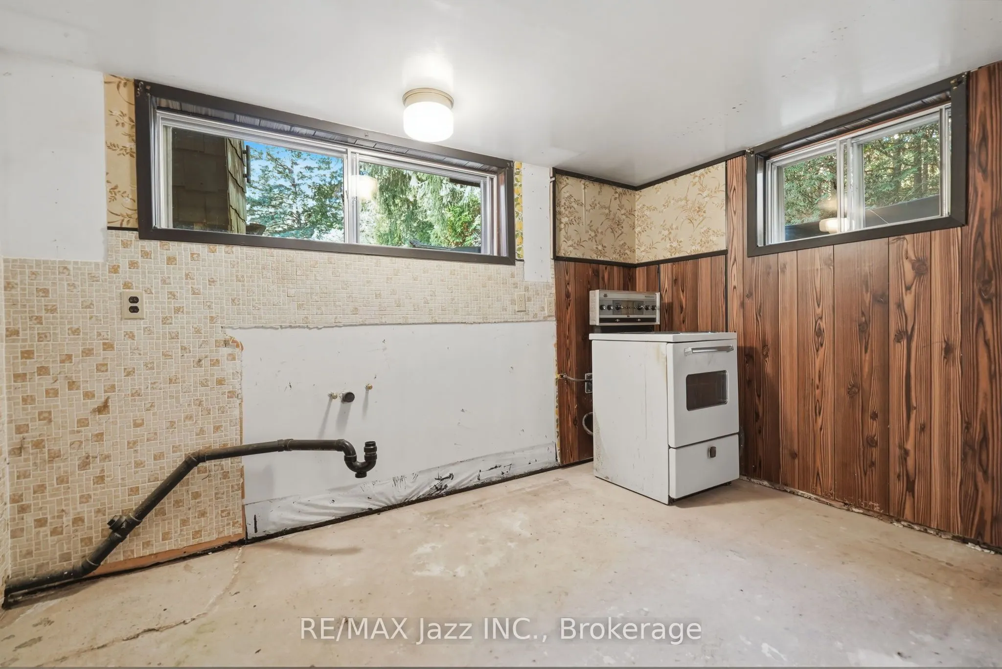 346 Conlin Road E