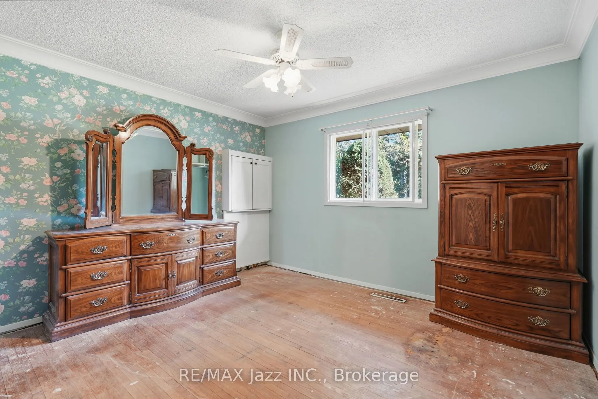 346 Conlin Road E