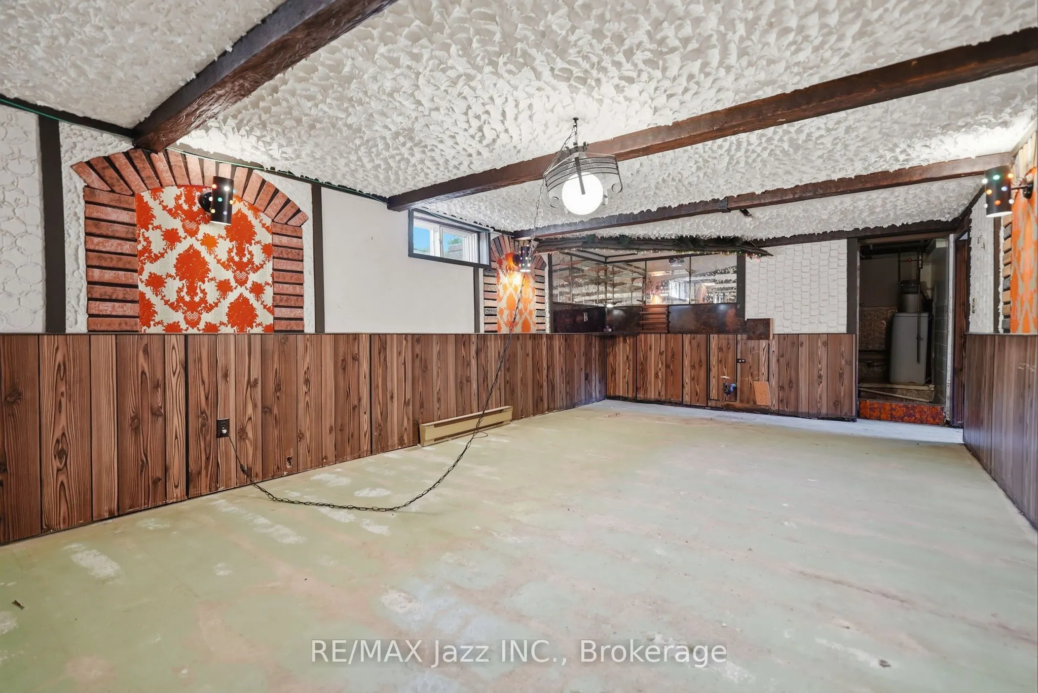 346 Conlin Road E