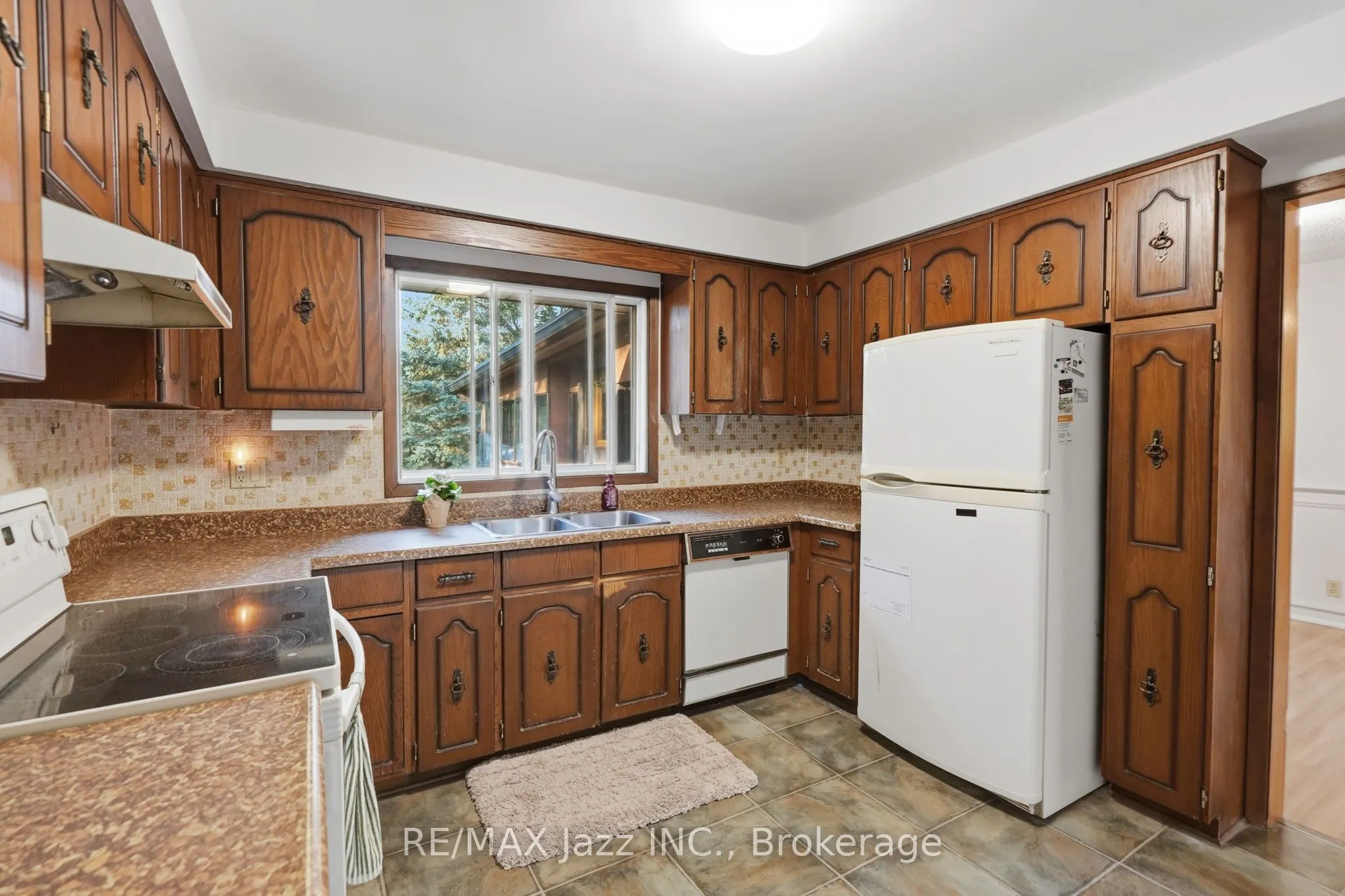 346 Conlin Road E