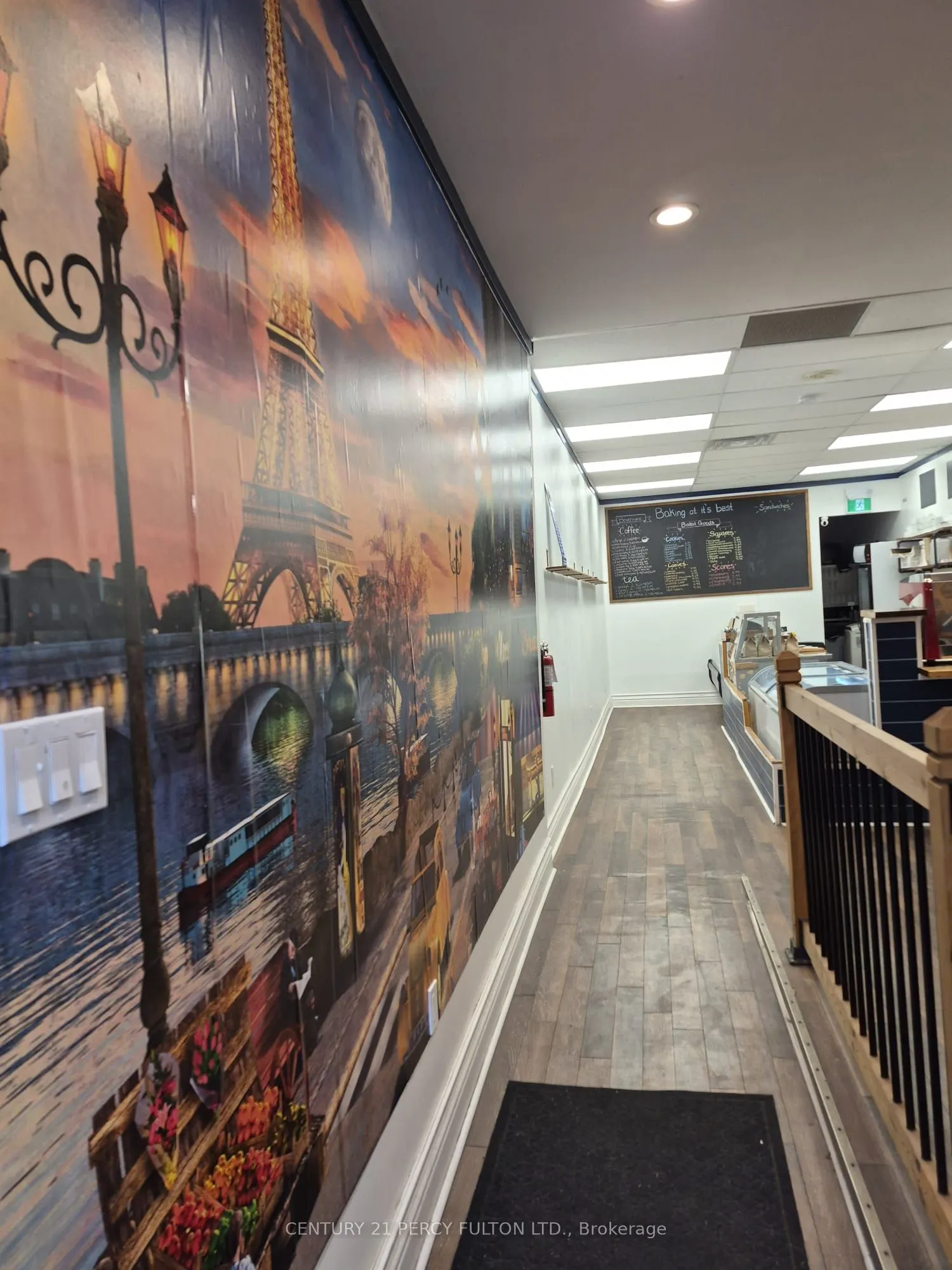 25 Simcoe Street S #Main