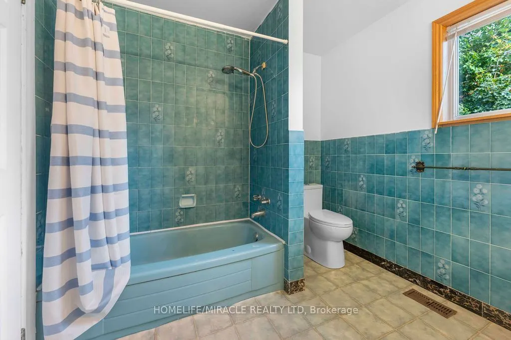 2033 Simcoe Street N