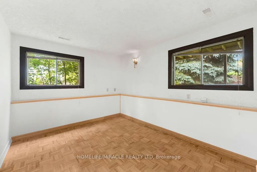 2033 Simcoe Street N