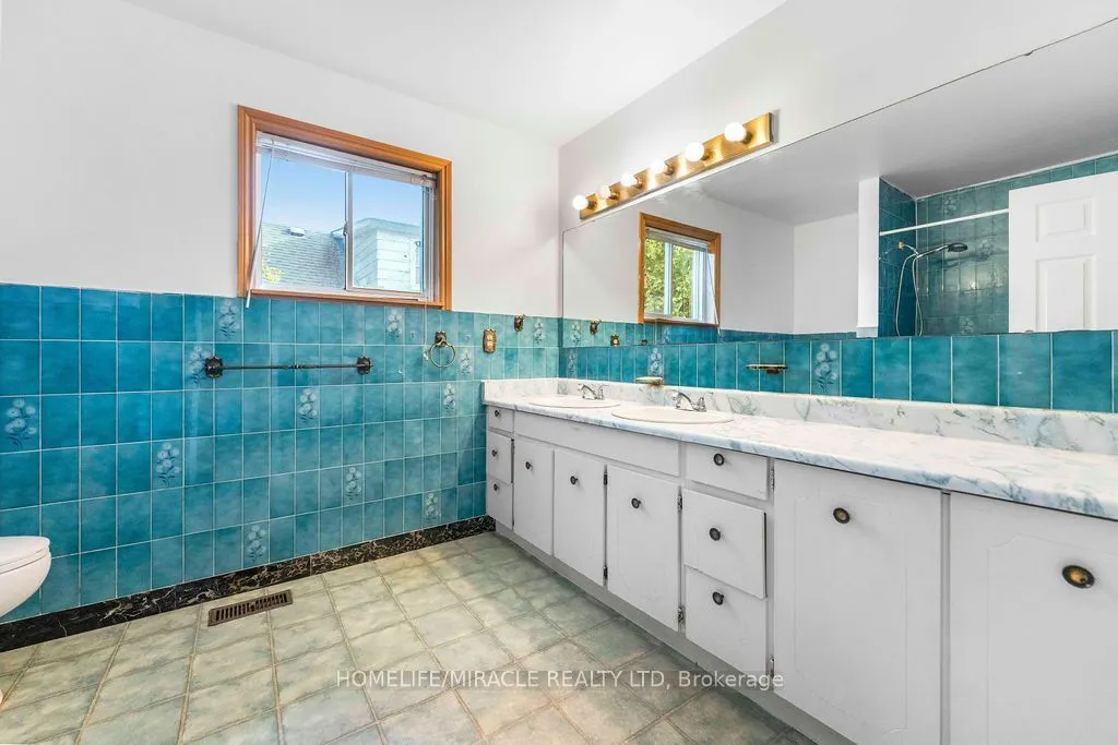 2033 Simcoe Street N