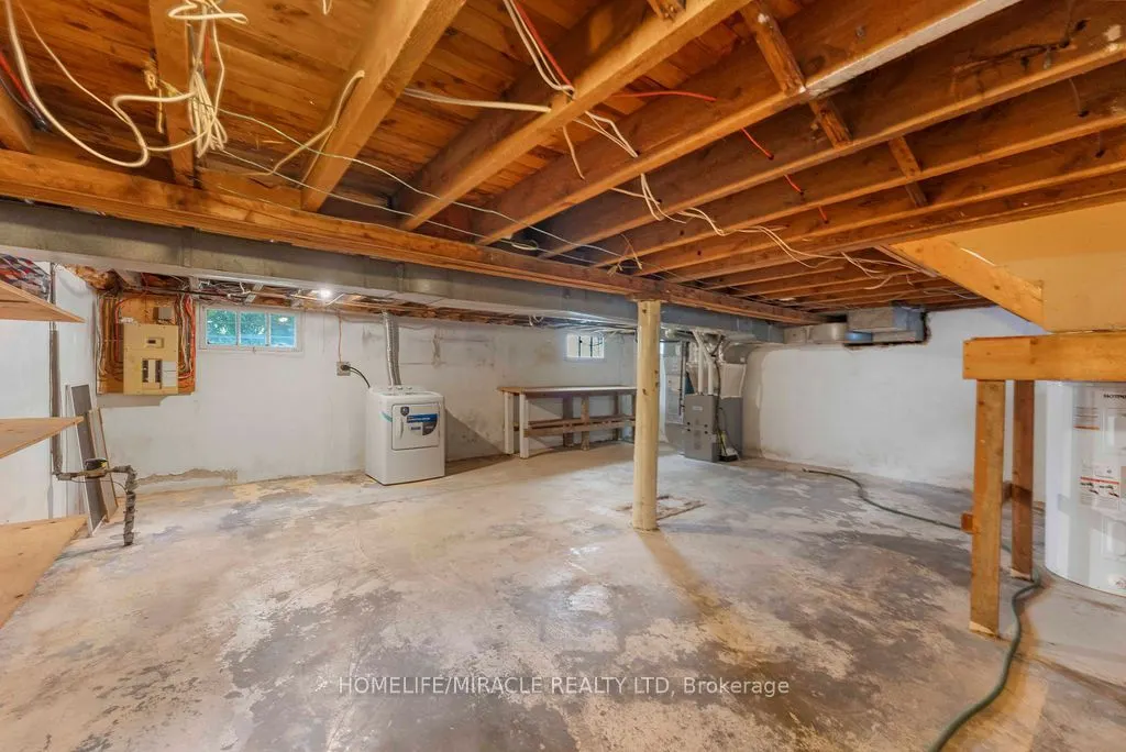 2033 Simcoe Street N