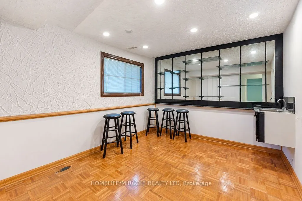 2033 Simcoe Street N