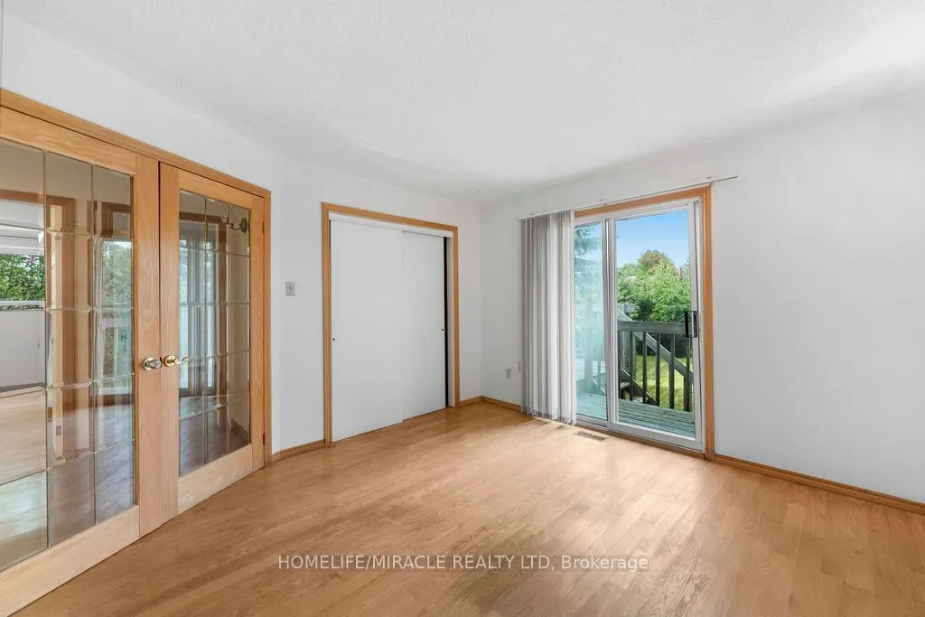 2033 Simcoe Street N