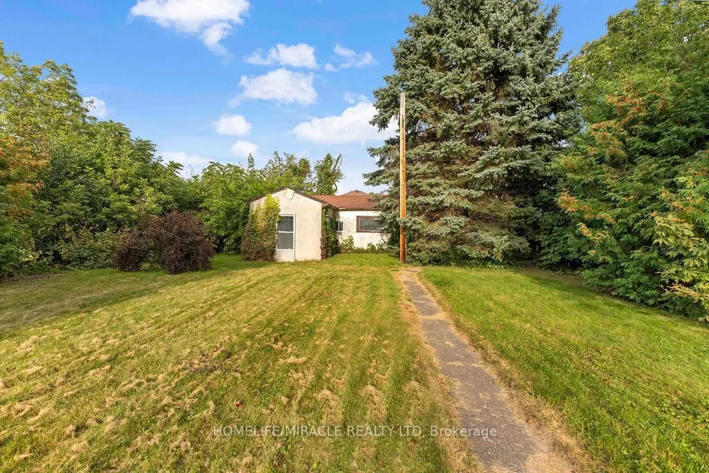 2033 Simcoe Street N