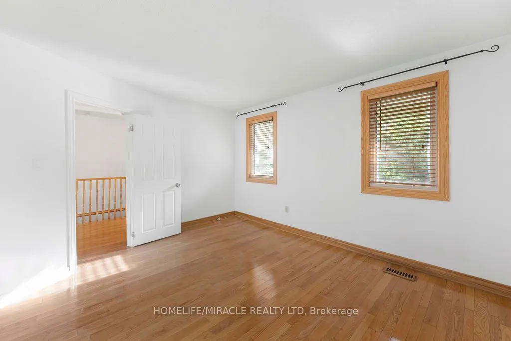 2033 Simcoe Street N