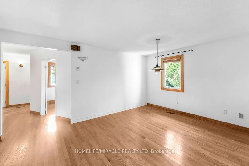 2033 Simcoe Street N