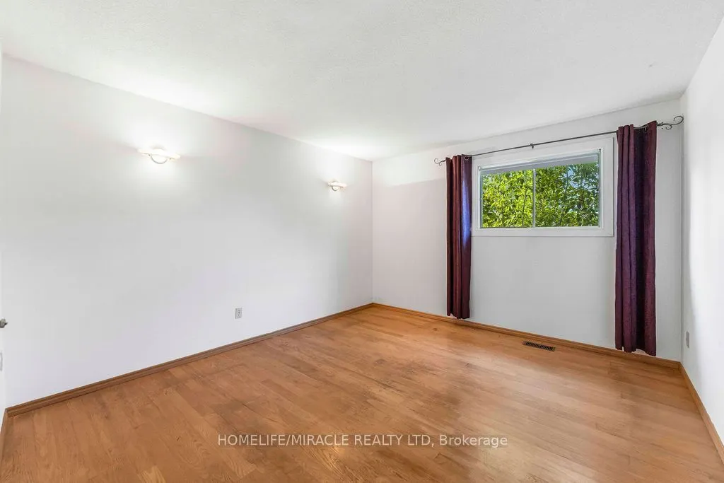 2033 Simcoe Street N