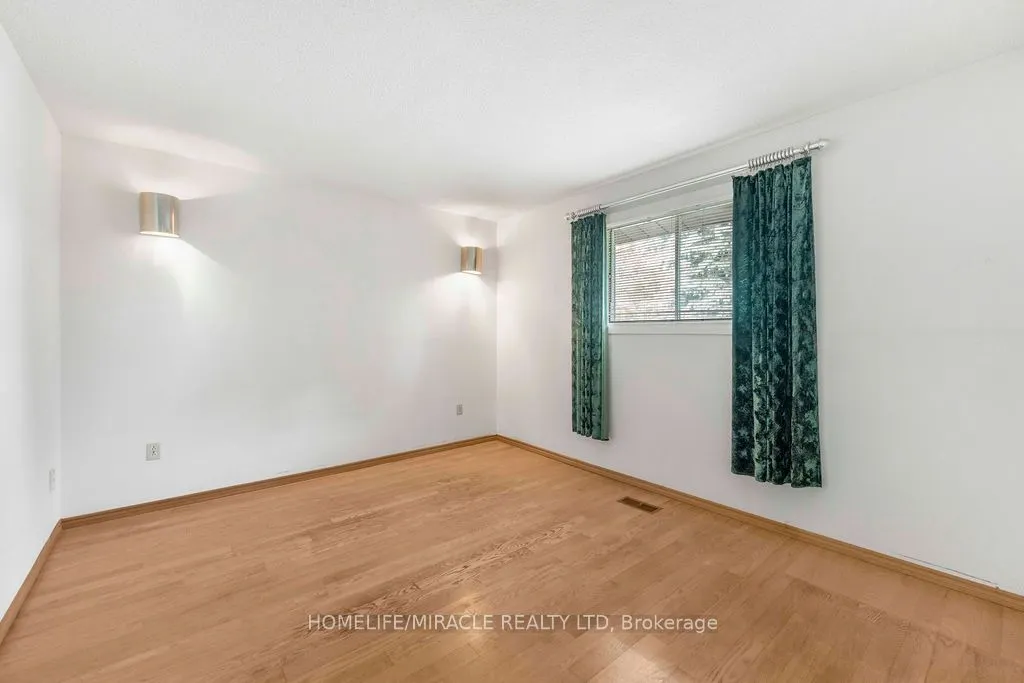 2033 Simcoe Street N