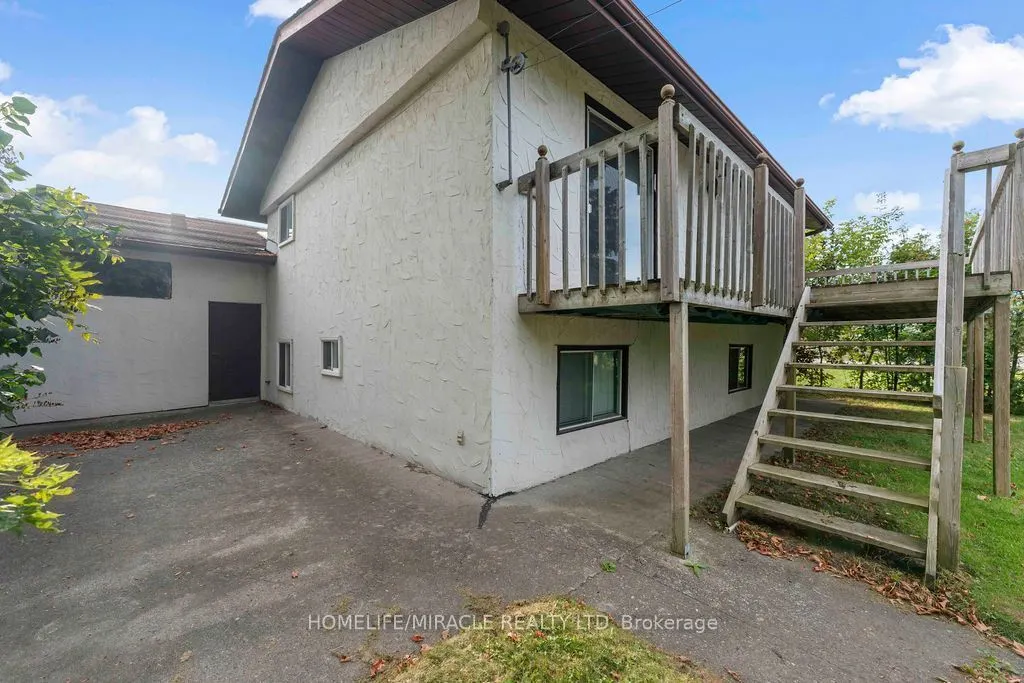 2033 Simcoe Street N