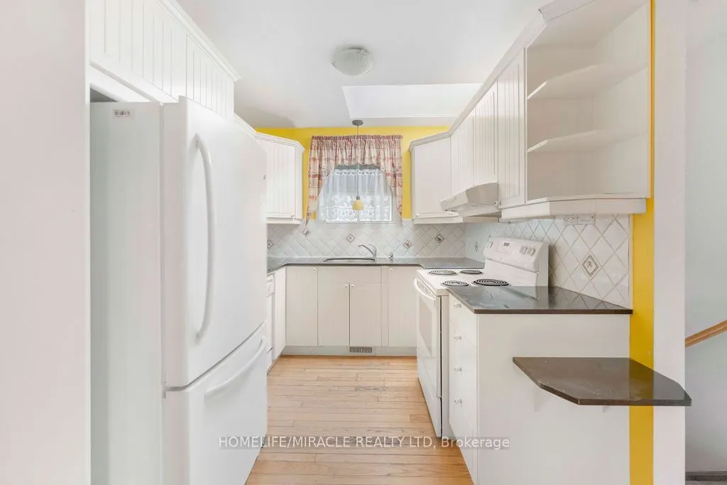 2033 Simcoe Street N