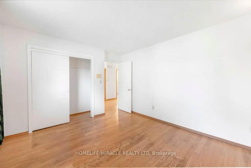 2033 Simcoe Street N