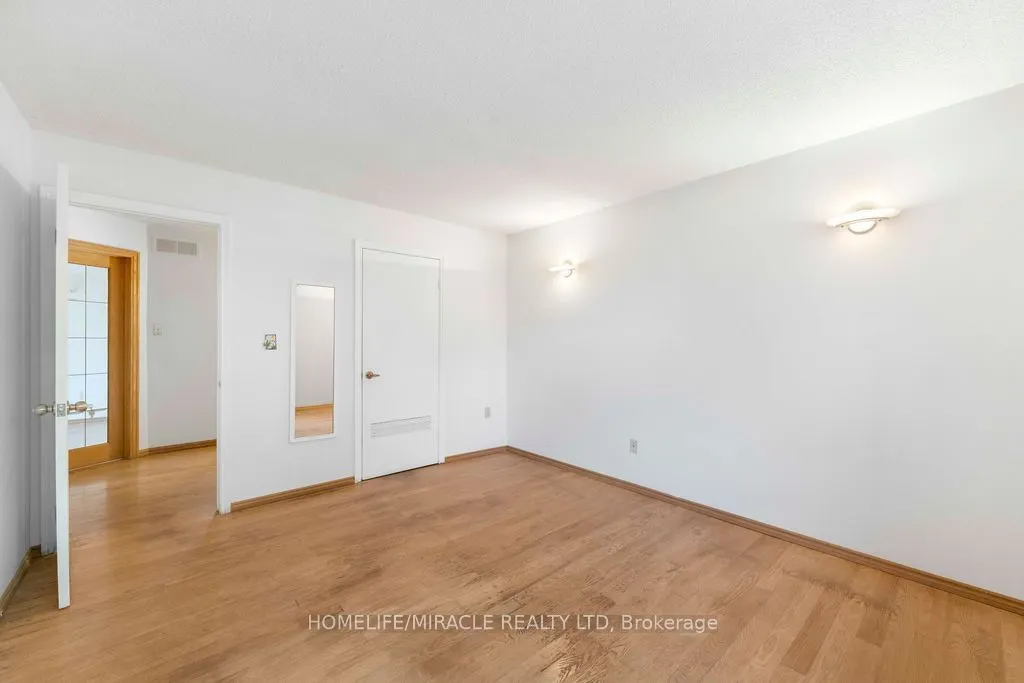 2033 Simcoe Street N