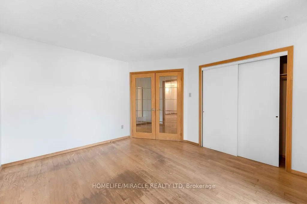2033 Simcoe Street N