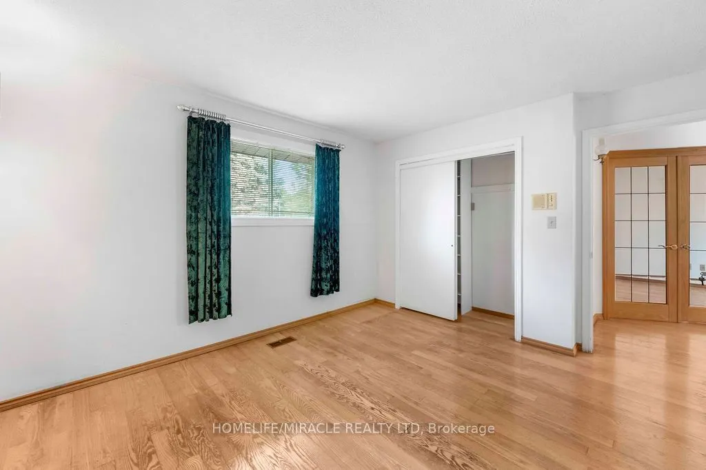 2033 Simcoe Street N