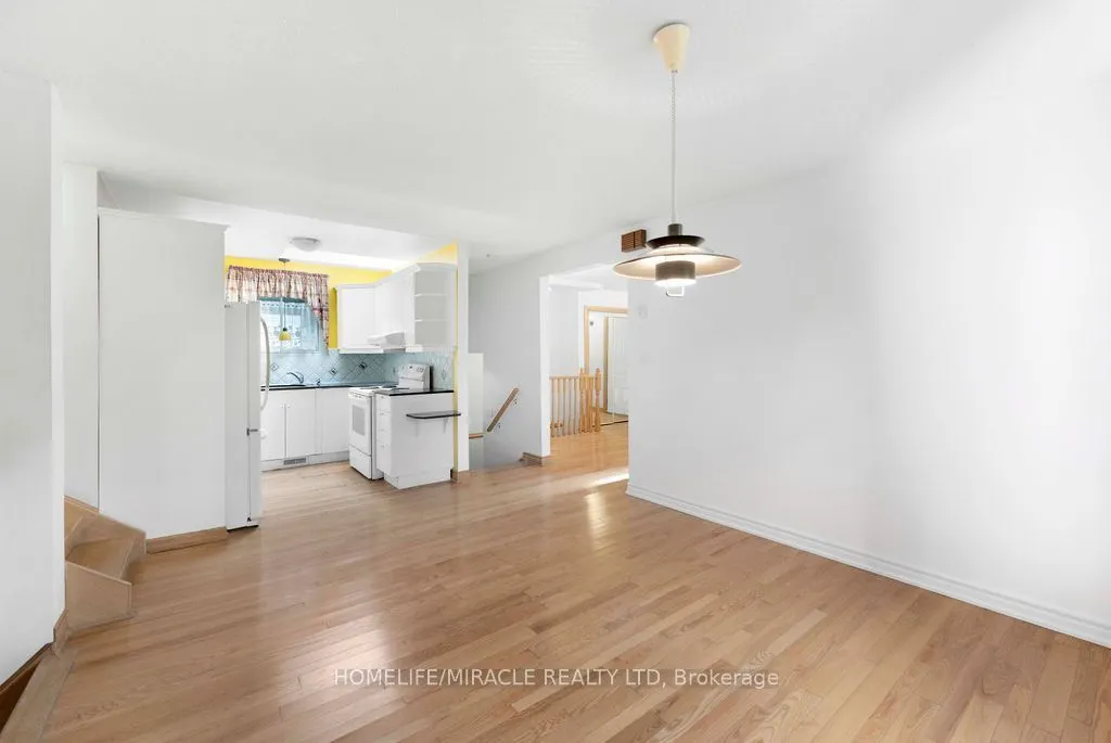 2033 Simcoe Street N