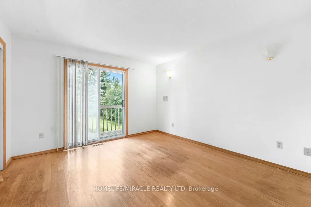 2033 Simcoe Street N